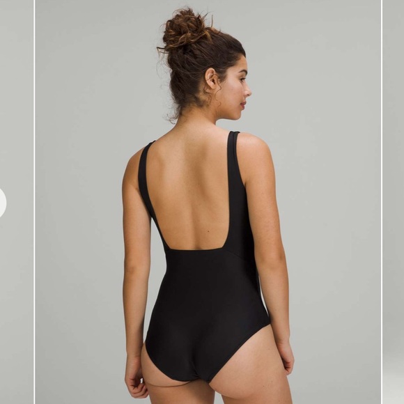 EUC Lululemon Waterside Square-Neck One-Piece Medium Bum Coverage. Size 6 - Picture 5 of 5